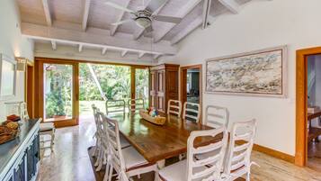 Superior House, 4 Bedrooms, Private Pool | In-room dining