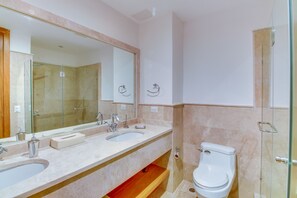 Bathroom - Los Altos 2-501 (La Romana)