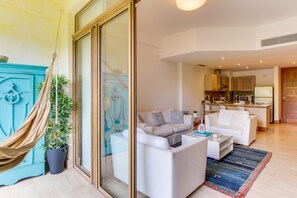 Deluxe Apartment, 1 Bedroom, Ensuite | Living room