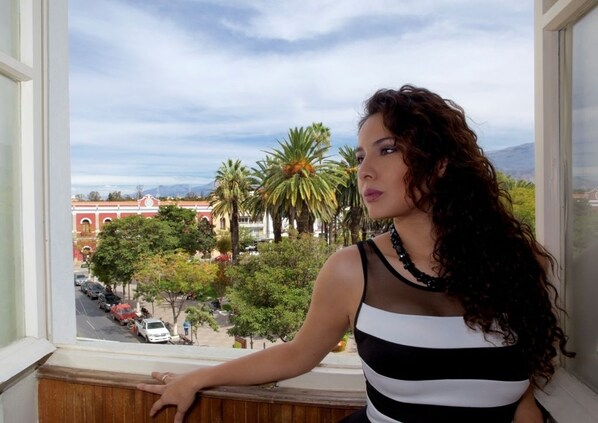 Perhesviitti, 1 suuri parisänky | Ylelliset vuodevaatteet, minibaari, työpöytä, äänieristys