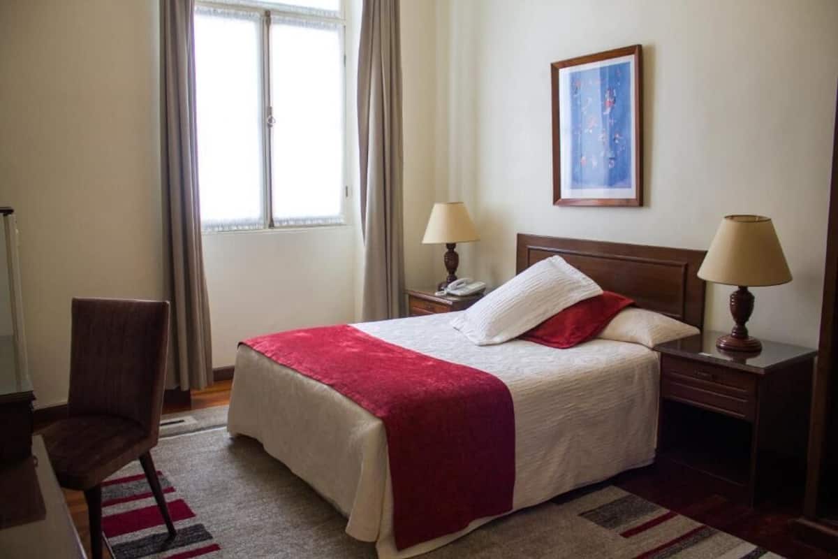 Einzelzimmer | Hochwertige Bettwaren, Minibar, Schreibtisch, schallisolierte Zimmer