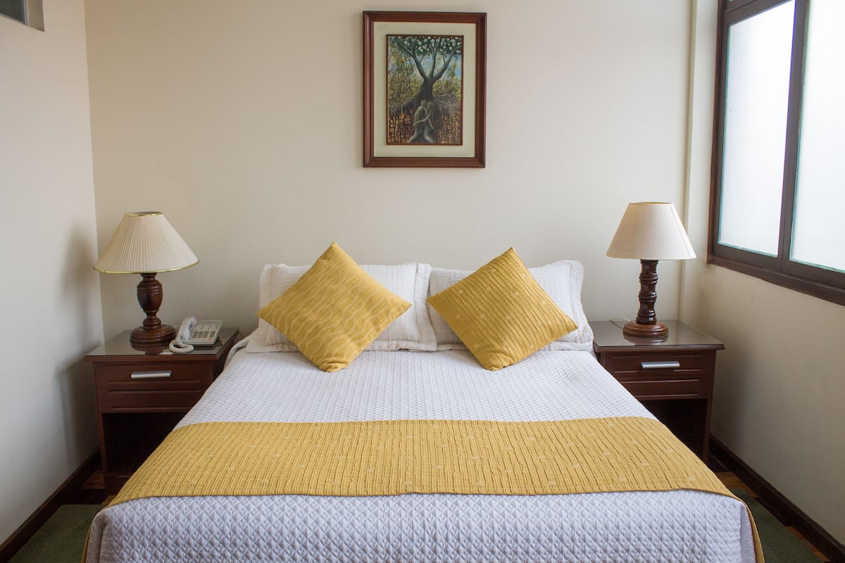 Double Room, 1 Double Bed | 1 bedroom, premium bedding, minibar, desk