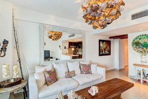 Superior Apartment, 2 Bedrooms, Ocean View | Living room | TV