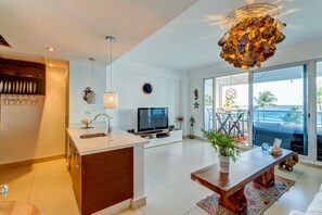 Superior Apartment, 2 Bedrooms, Ocean View | Living area | TV