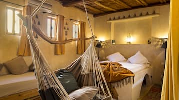 Romantic Suite | Premium bedding, minibar, in-room safe, individually decorated