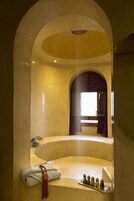 Romantic Suite | Deep soaking bathtub