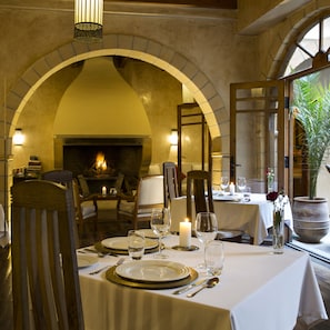 Se sirven desayunos, almuerzos y cenas; cocina local