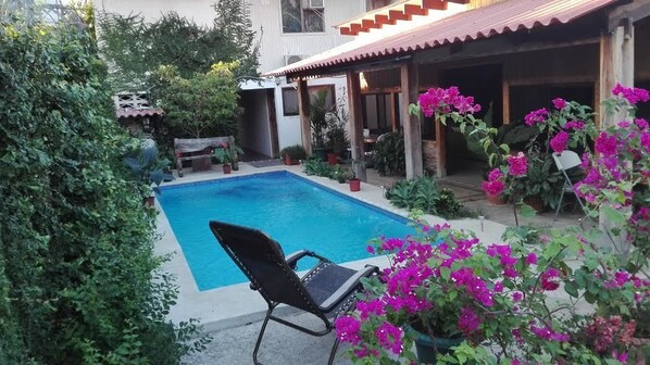 حمّام سباحة خارجي