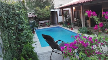 Kolam renang outdoor