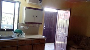 Classic Apartment | Private kitchenette | Fridge, cookware/dishes/utensils