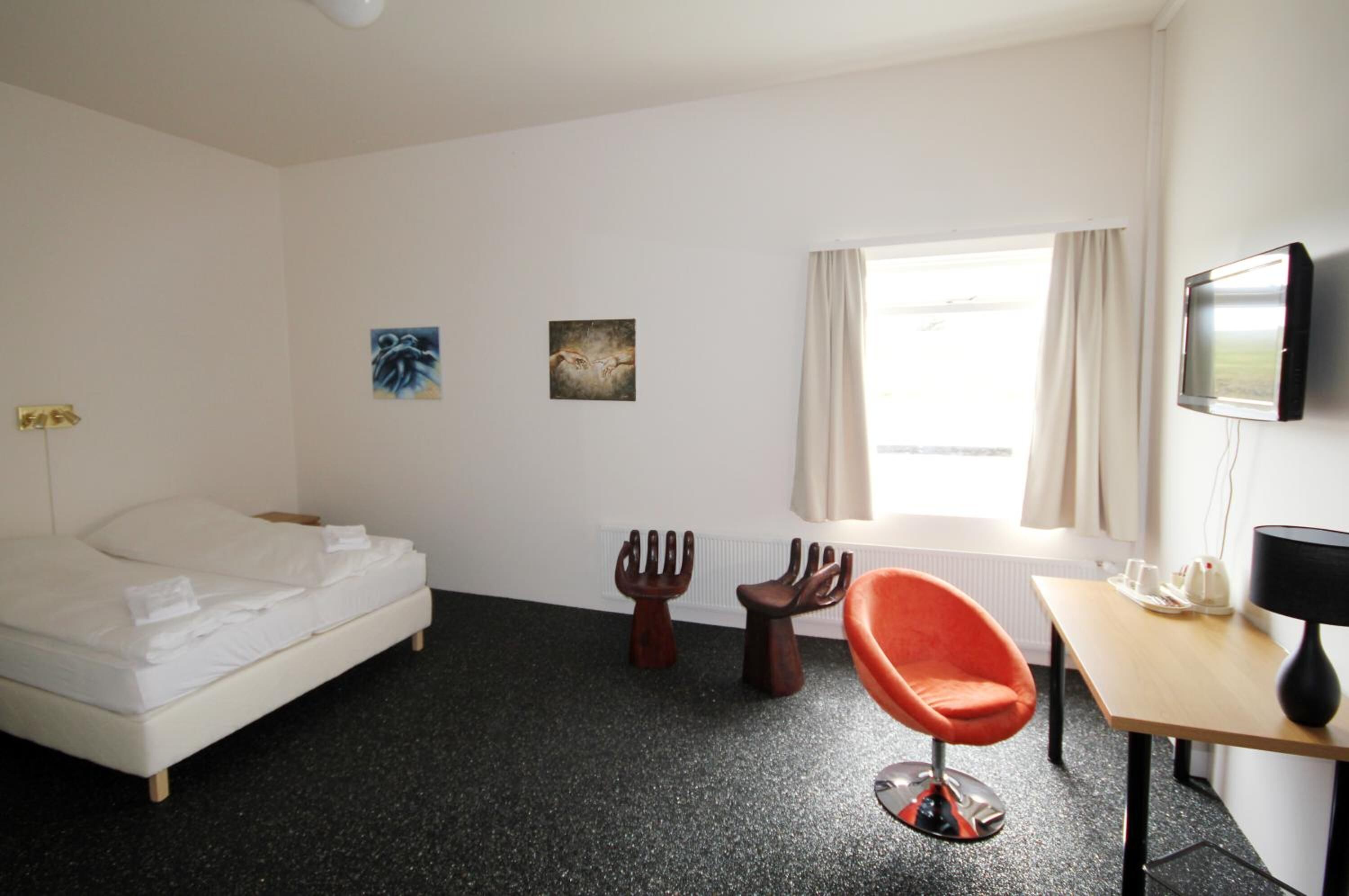 Desk, blackout curtains, soundproofing, free WiFi