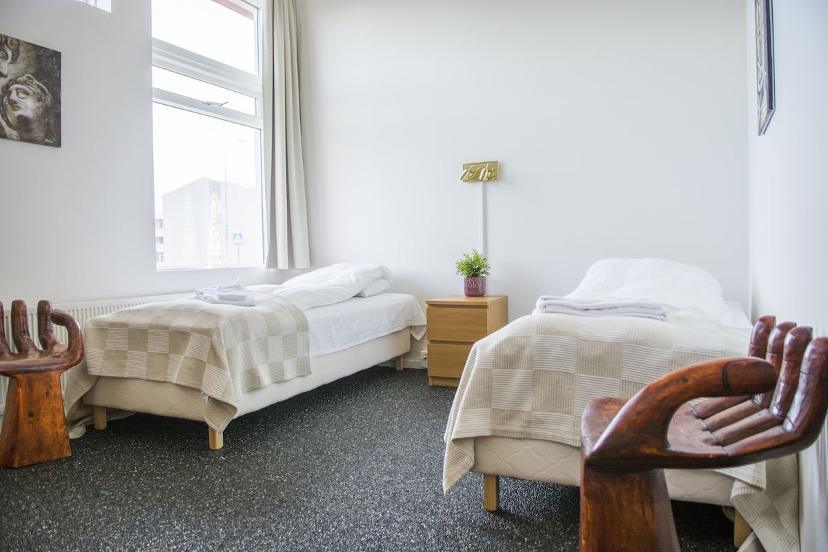 Standard Twin Room | Desk, blackout drapes, soundproofing, free WiFi