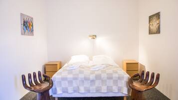 Desk, blackout curtains, soundproofing, free WiFi