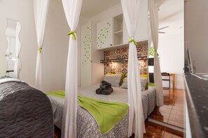 Fer et planche à repasser, accès Internet, draps fournis