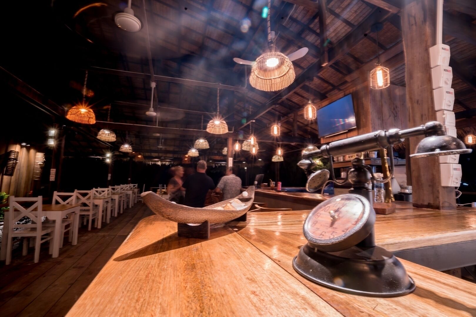 2 bars/lounges, poolside bar, beach bar