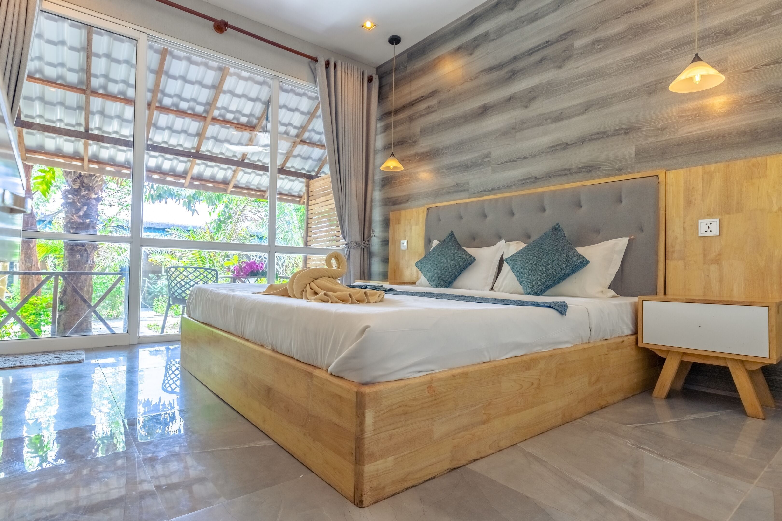 standard double room garden view | 1 bedroom, in-room safe, blackout curtains, free wifi