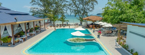 Outdoor pool, open 7:00 AM to 10:00 PM, free cabanas, pool umbrellas - Sara Resort (Koh Rong Sanloem)