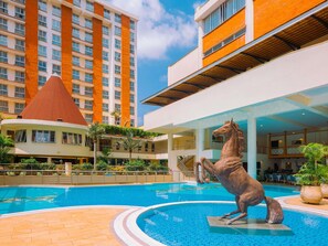 Outdoor pool, pool umbrellas, sun loungers