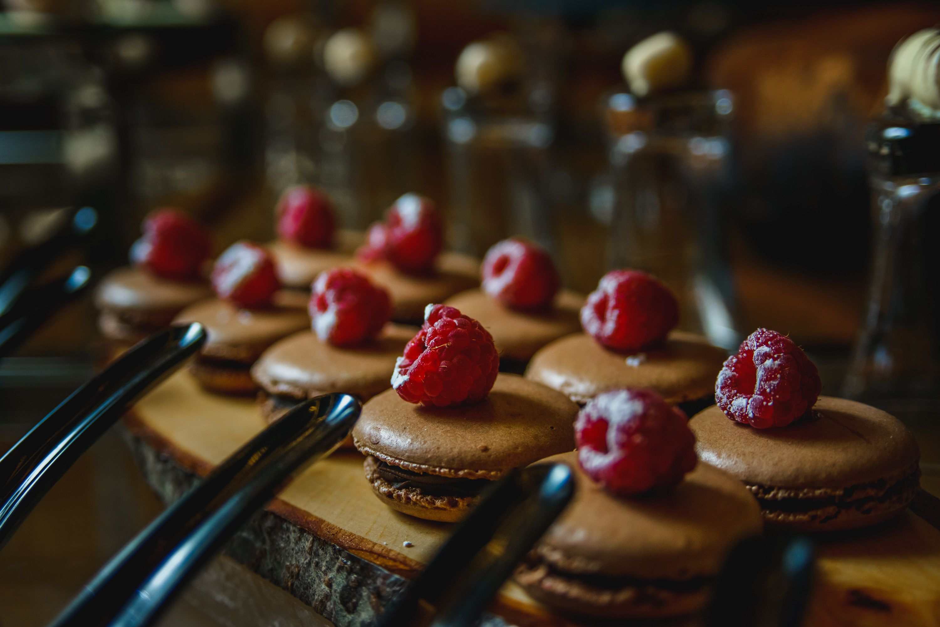 2 restaurants, breakfast, lunch, dinner served; international cuisine