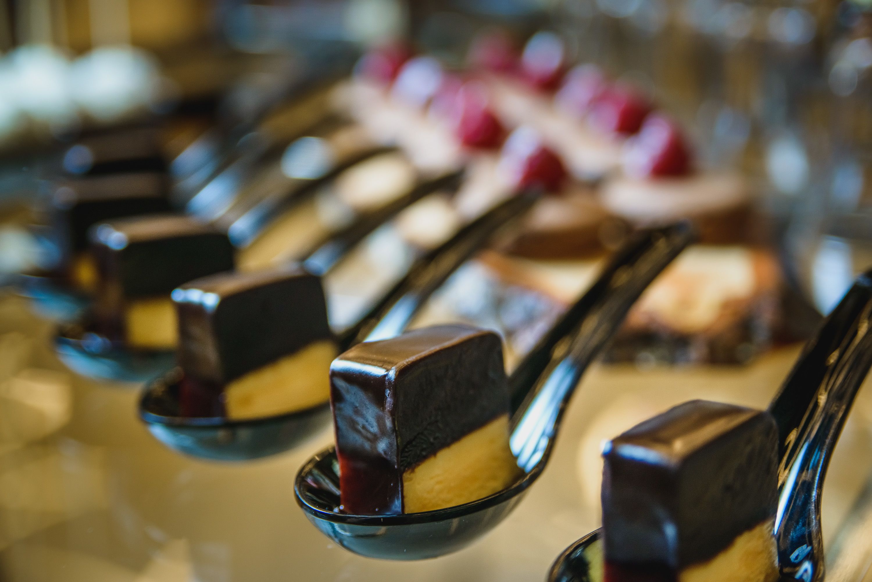 2 restaurants, breakfast, lunch, dinner served; international cuisine