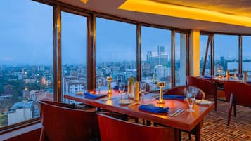 2 Restaurants, Frühstück, Mittagessen, Abendessen, internationale Küche