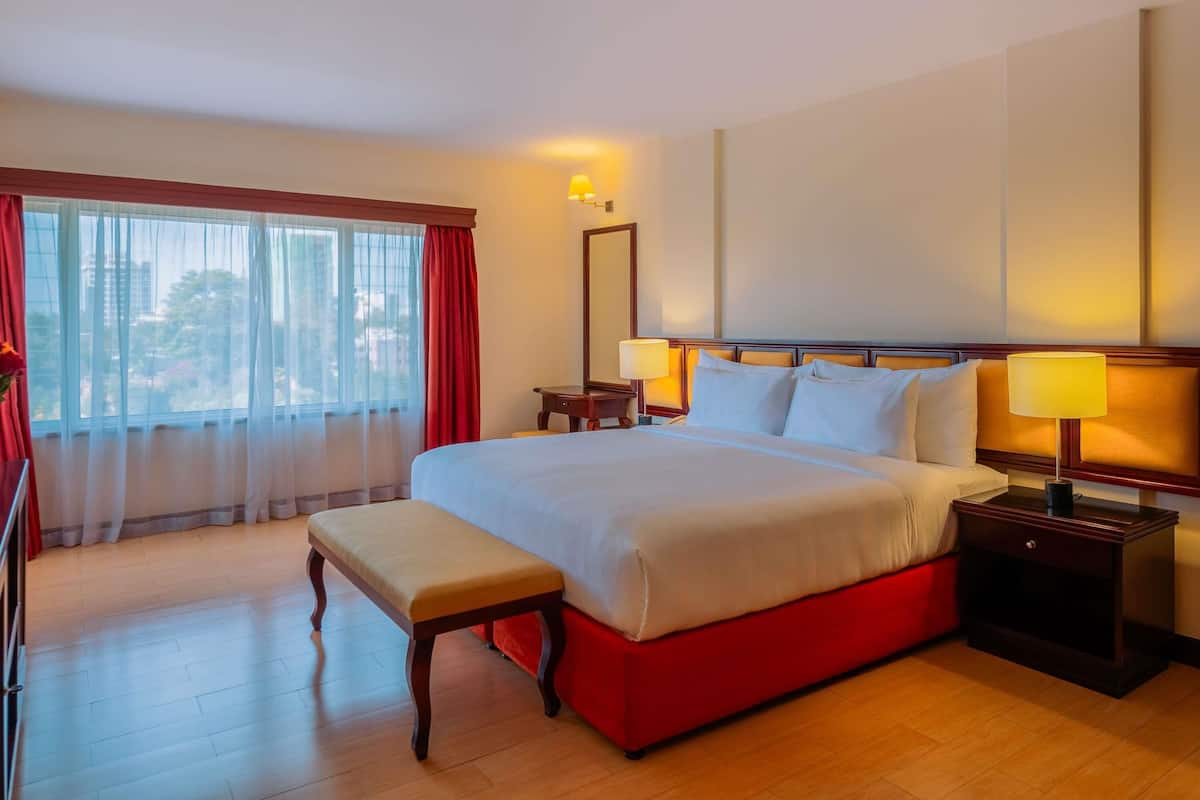 1 bedroom, Egyptian cotton sheets, premium bedding, pillowtop beds