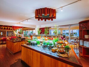 Daily buffet breakfast (USD 30 per person)