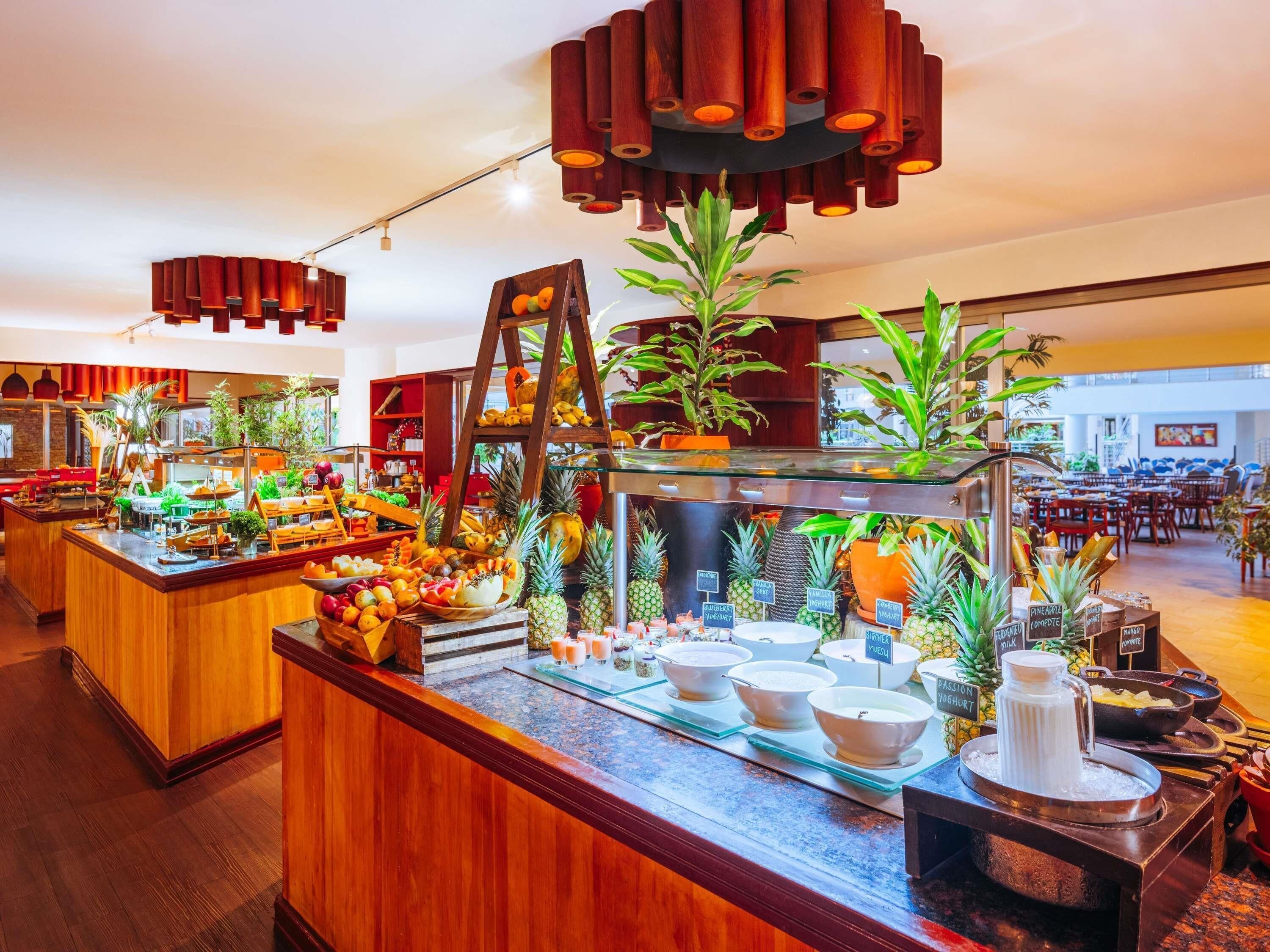 Daily buffet breakfast for a fee