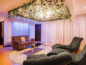 Couples treatment rooms, sauna, steam room, body treatments