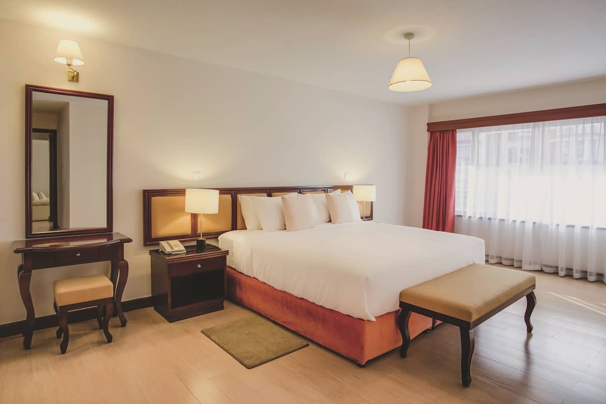 1 bedroom, Egyptian cotton sheets, premium bedding, pillowtop beds