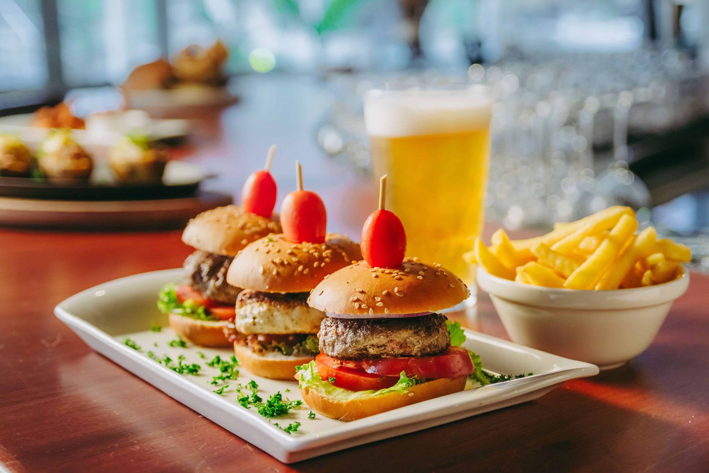 2 restaurants, breakfast, lunch, dinner served; international cuisine