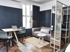 Studio Suite, 1 Bedroom, Kitchenette | 1 bedroom, premium bedding, in-room safe, desk - The Flint (Belfast)