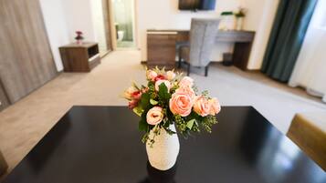 Deluxe Apartment | Living area | Flat-screen TV