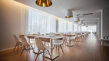 Daily buffet breakfast (EUR 8 per person)