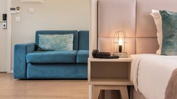 Suite | Minibar, in-room safe, desk, laptop workspace