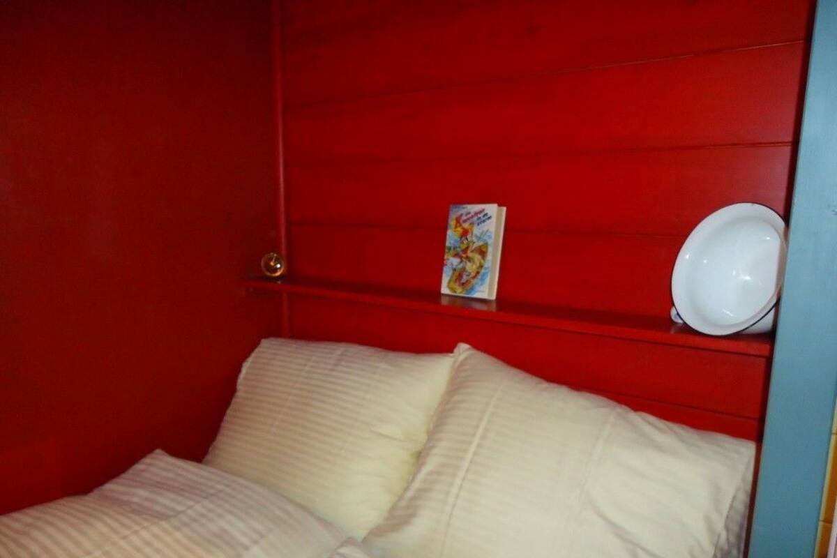 Iron/ironing board, free WiFi