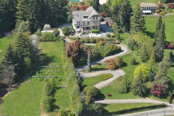 Courtyard - Villa Tavallini (Pollone)