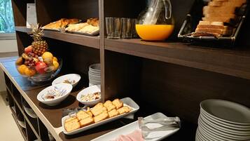 Free daily buffet breakfast