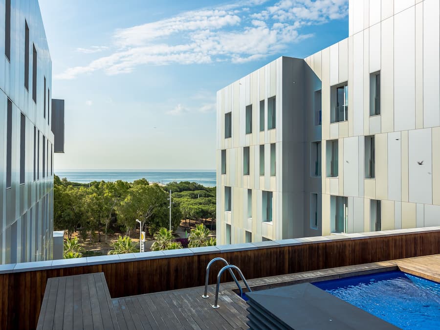 Een buitenzwembad, een zwembad op het dak