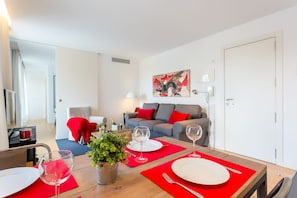 Standard-Apartment, 1 Schlafzimmer | Essbereich im Zimmer