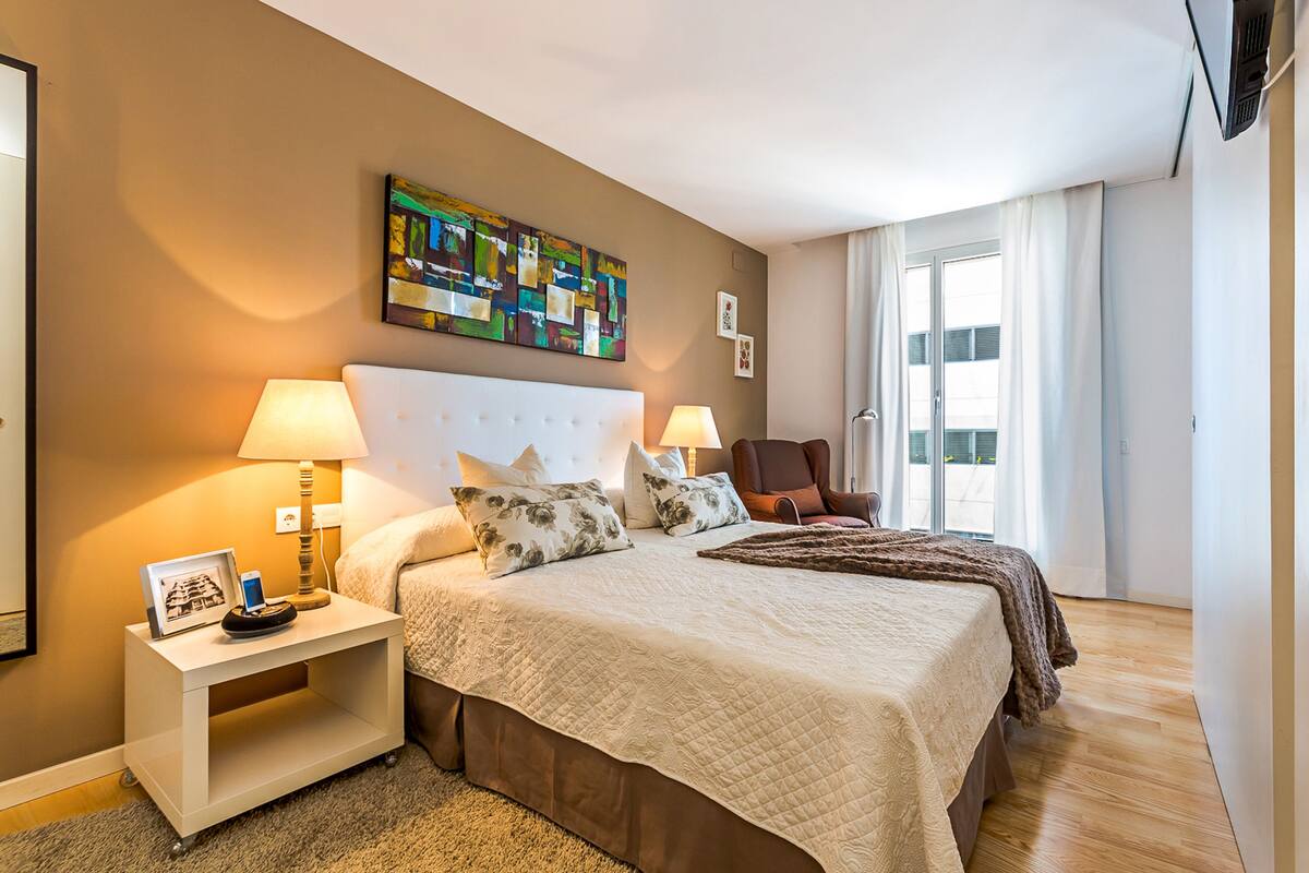 Suite, 1 Bedroom | Down duvets, in-room safe, iron/ironing board, free WiFi