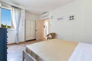 2 bedrooms, iron/ironing board