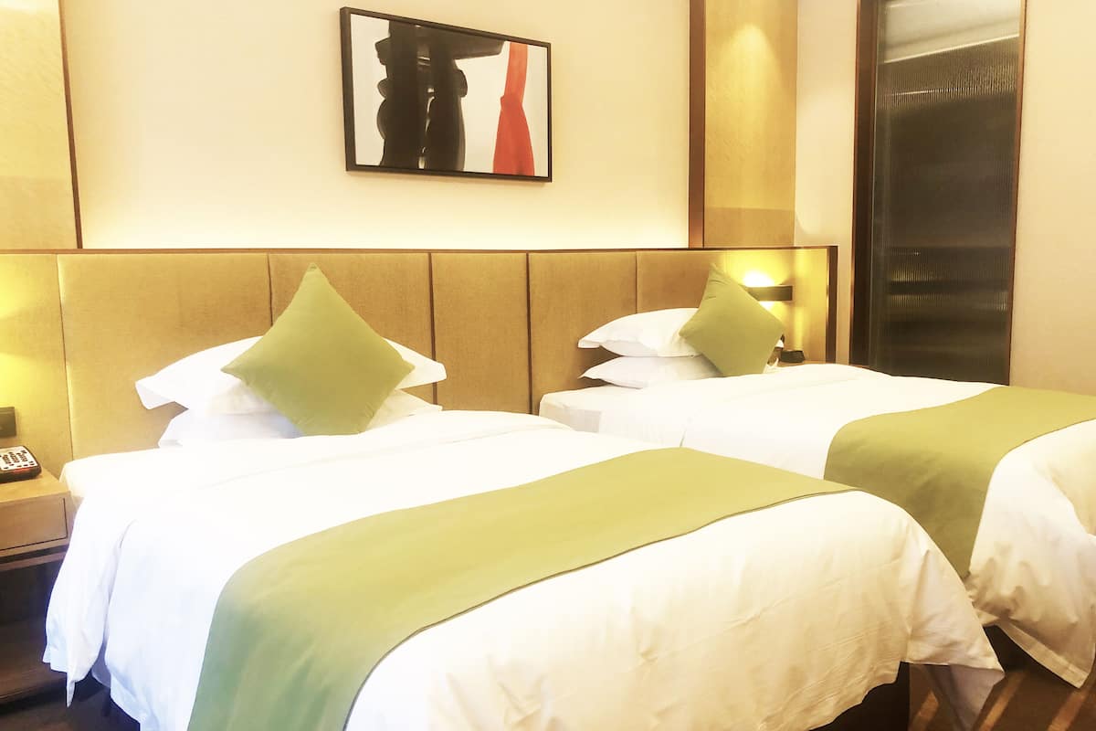 Minibar y caja de seguridad en la habitación