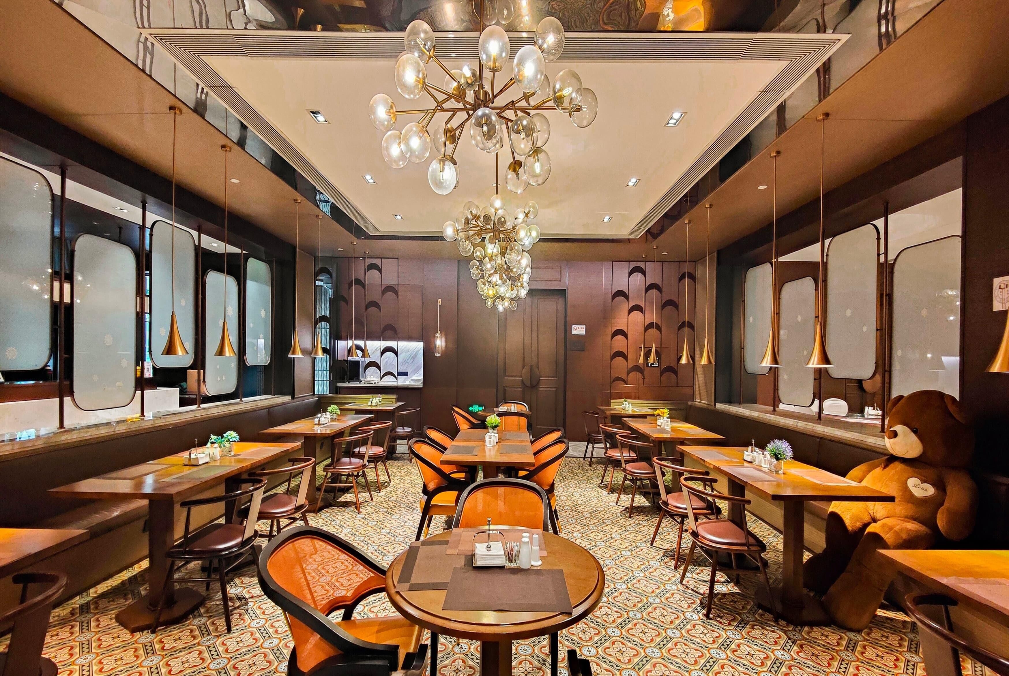 Breakfast, lunch and dinner served