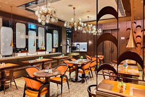 Petit déjeuner, déjeuner et dîner servis sur place