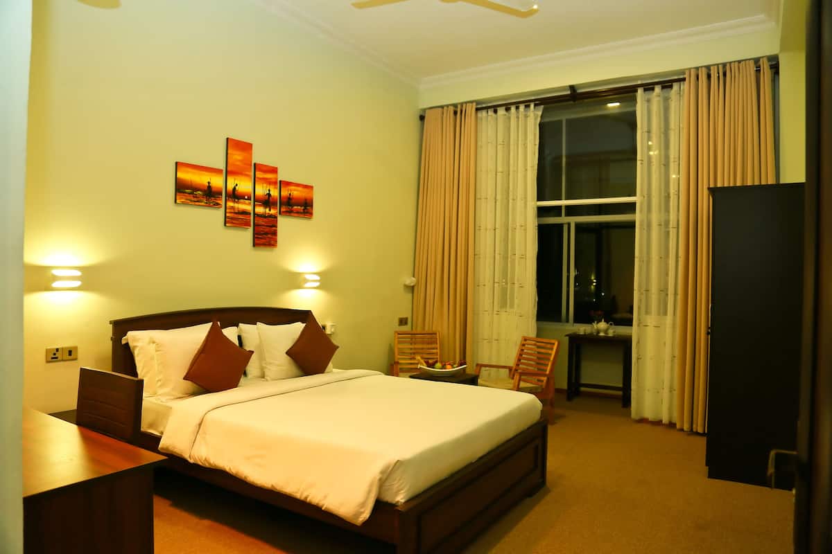 1 bedroom, premium bedding, in-room safe, desk