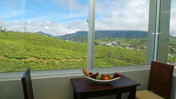 Shower, free toiletries, towels