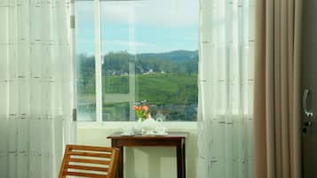 1 bedroom, premium bedding, in-room safe, desk