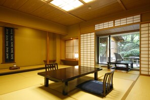 Suite Japanese Style Room NA type with Private Open-air Bath | Living room