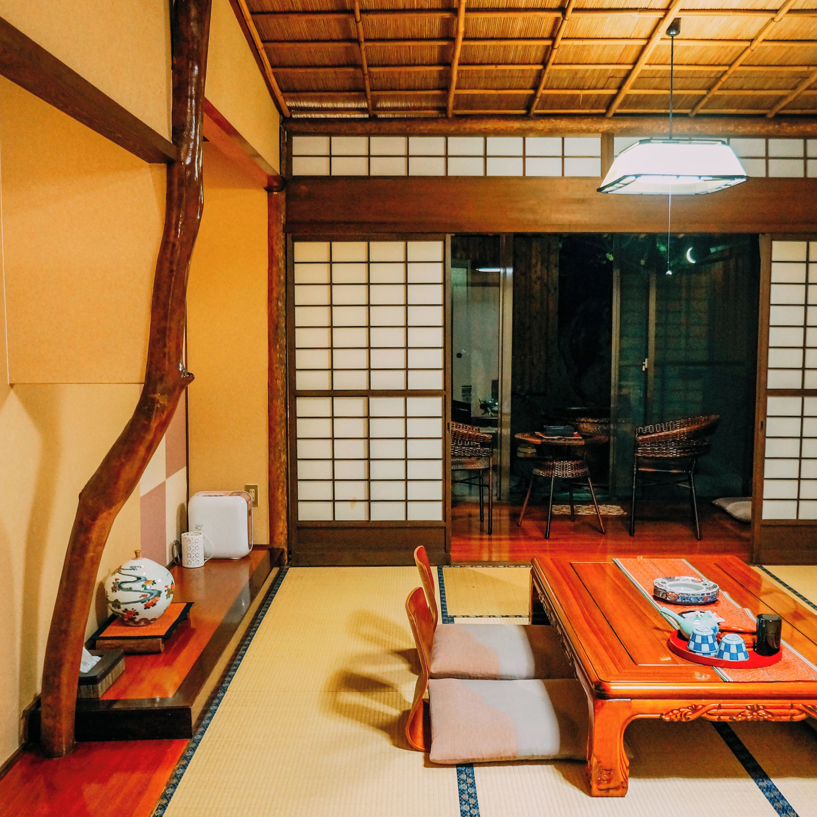 المنشأة من الداخل